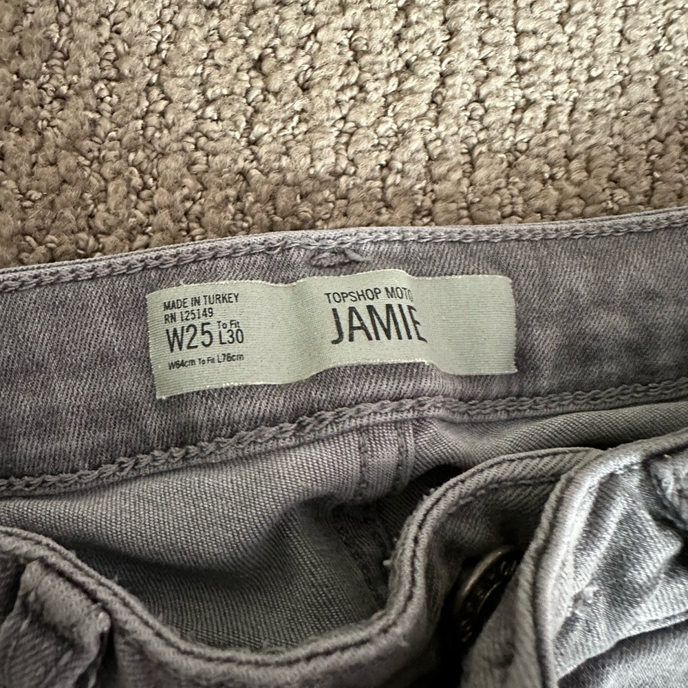Top shop the Jamie Jean size 25 Skinny Grey with slight top details